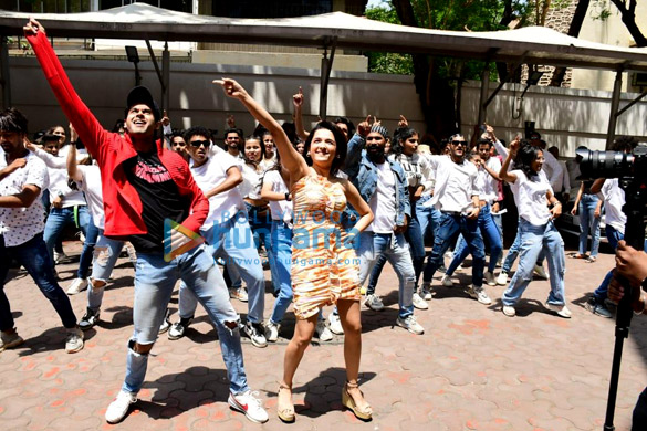 photos shilpa shetty celebrates birthday with nikamma stars abhimanyu dassani shirley setia fans and media 5