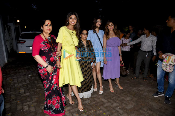 photos shilpa shetty snapped with family for special screening of nikamma at sunny super sound in juhu 2