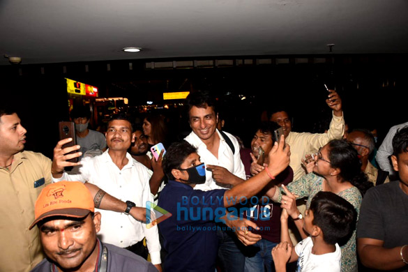 photos shriya saran giorgia andriani and sonu sood snapped at the airport 6