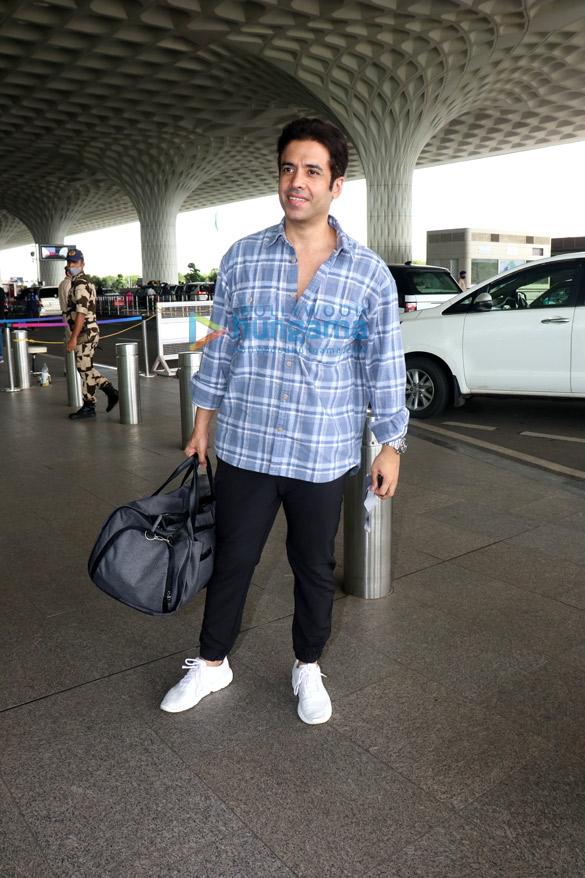 photos sidharth malhotra tusshar kapoor and vidyut jammwal snapped at the airport 2