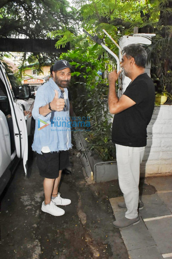 photos sunny deol snapped outside r balkis office in bandra 4