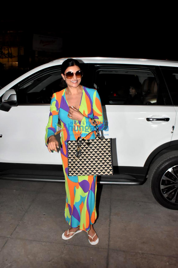 photos sushmita sen snapped in bandra 2 5