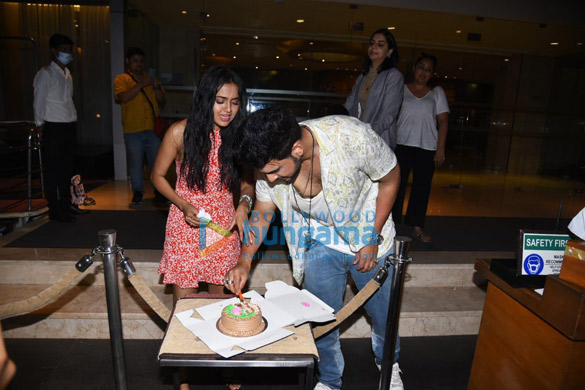photos tejasswi prakash cuts her birthday cake with karan kundra in goa 3
