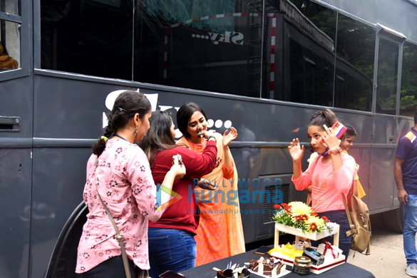 photos tejaswwi prakash cuts a cake with her fans ahead of her birthday 1