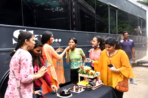 photos tejaswwi prakash cuts a cake with her fans ahead of her birthday 2