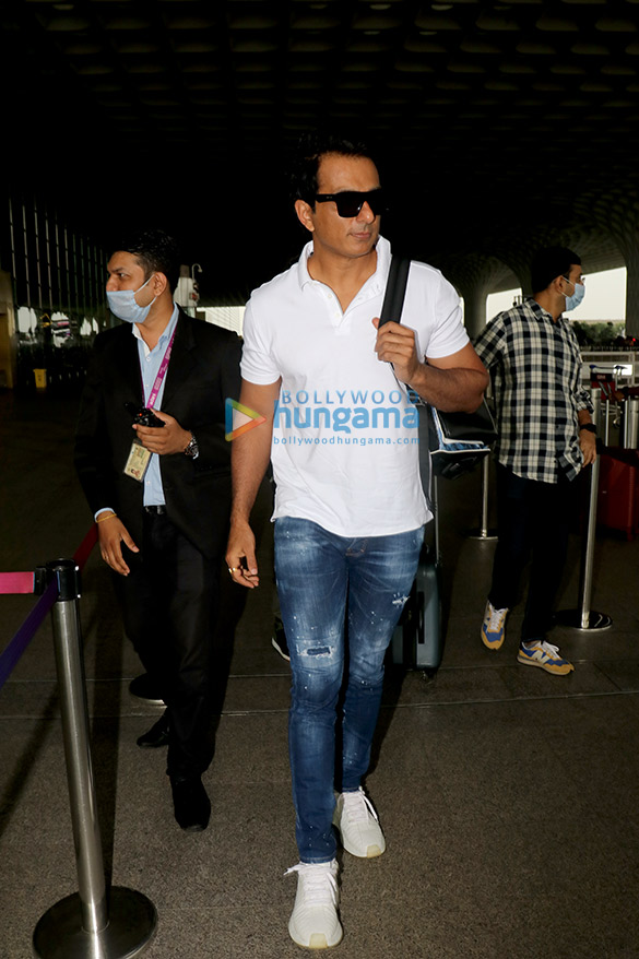 photos urvashi rautela arjun kapoor malaika arora and others snapped at the airport 3