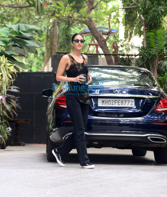 photos vaani kapoor snapped in santacruz 2