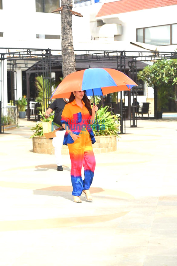 photos varun dhawan kiara advani anil kapoor and neetu singh snapped during the promotions of jugjugg jeeyo 10