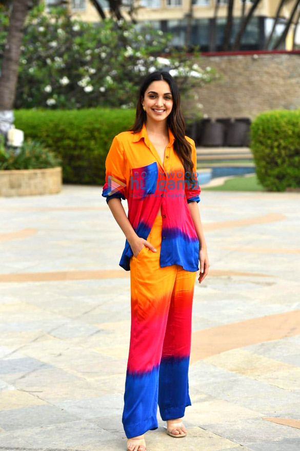 photos varun dhawan kiara advani anil kapoor and neetu singh snapped during the promotions of jugjugg jeeyo 2