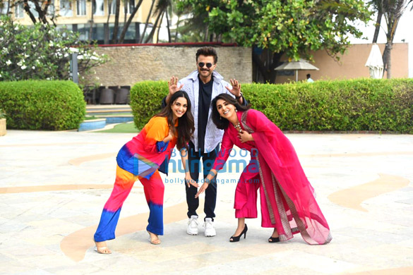 Photos: Varun Dhawan, Kiara Advani, Anil Kapoor and Neetu Singh snapped during the promotions of Jugjugg Jeeyo Photos: Varun Dhawan, Kiara Advani, Anil Kapoor and Neetu Singh snapped during the promotions of Jugjugg Jeeyo