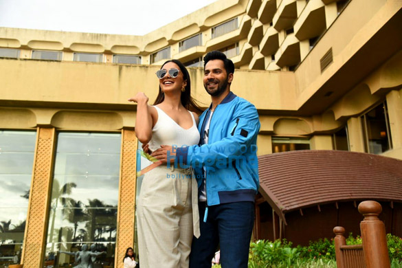 photos varun dhawan kiara advani and anil kapoor snapped promoting their film jugjugg jeeyo 11 6