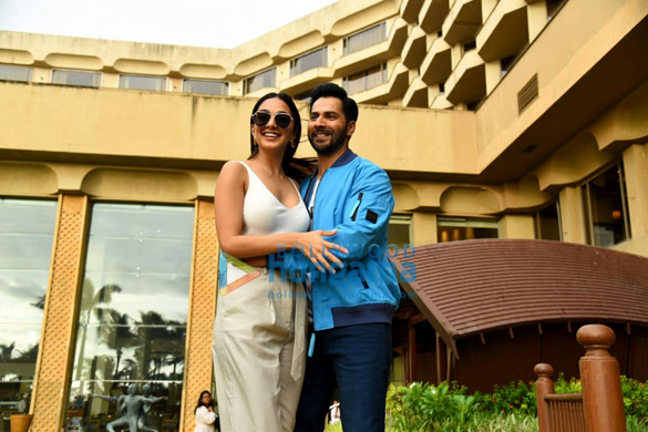 photos varun dhawan kiara advani and anil kapoor snapped promoting their film jugjugg jeeyo 11 8