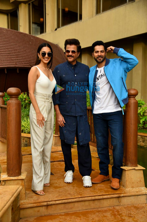 Photos: Varun Dhawan, Kiara Advani, and Anil Kapoor snapped promoting their film Jugjugg Jeeyo Photos: Varun Dhawan, Kiara Advani, and Anil Kapoor snapped promoting their film Jugjugg Jeeyo