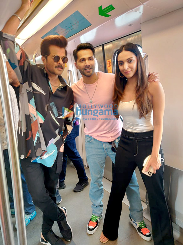 Photos: Varun Dhawan, Kiara Advani and Anil Kapoor travel by Mumbai Metro amidst Jugjugg Jeeyo promotions Photos: Varun Dhawan, Kiara Advani and Anil Kapoor travel by Mumbai Metro amidst Jugjugg Jeeyo promotions