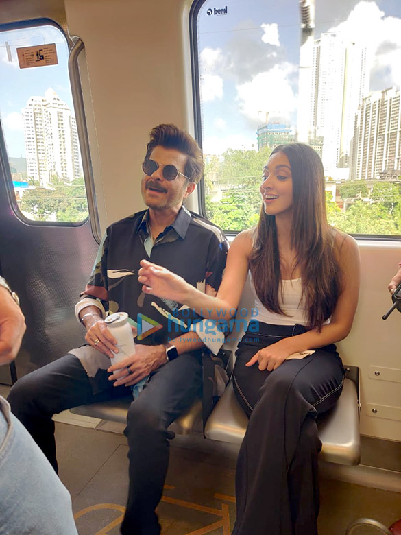 photos varun dhawan kiara advani and anil kapoor travel by mumbai metro amidst jugjugg jeeyo promotions 5