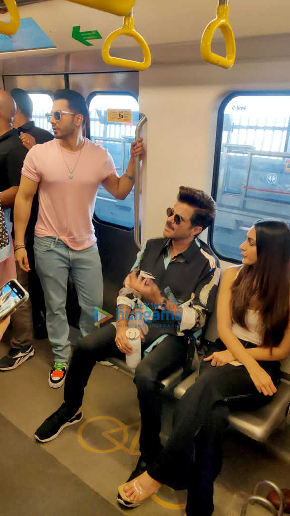 photos varun dhawan kiara advani and anil kapoor travel by mumbai metro amidst jugjugg jeeyo promotions 6