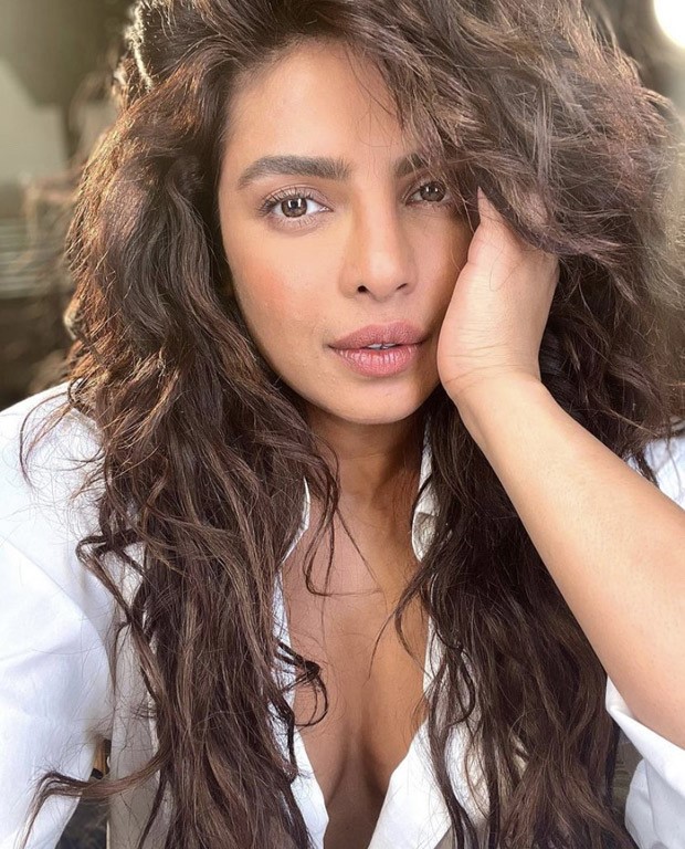 Priyanka Chopra Jonas nails the gorgeous minimal make-up look with chic curly hair; Here’s how you can recreate the look