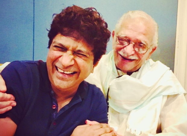 Srijit Mukherjee shares a video of KK performing Maachis song 'Chhod Aaye Hum' just for acclaimed lyricist Gulzar Srijit Mukherjee shares a video of KK performing Maachis song 'Chhod Aaye Hum' just for acclaimed lyricist Gulzar