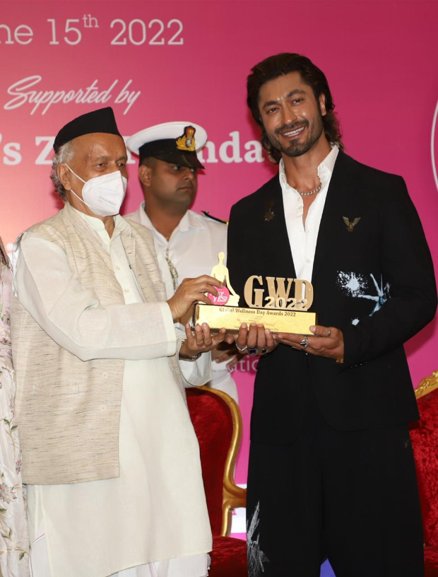 Vidyut Jammwal and Faruk Kabir felicitated by Maharashtra Governor, Bharat Singh Koshyari