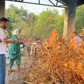 Randeep Hooda fulfills the promise to Dalbir Kaur, sister of Sarabjit Singh; performs her final rituals