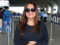 Neha Kakkar meets an emotional fan at the airport