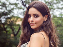Aamna Sharif looks super chic in lavender salwar-kameez!