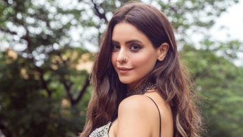 Aamna Sharif looks super chic in lavender salwar-kameez!