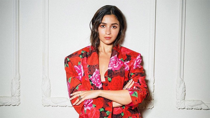 Alia Bhatt: “Girls, aunties, daadi, chachi, all love SRK because…” | Darlings | Jasmeet K | Gaurav V Alia Bhatt: “Girls, aunties, daadi, chachi, all love SRK because…” | Darlings | Jasmeet K | Gaurav V