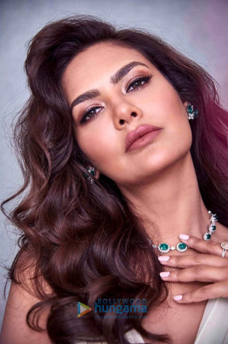 Celebrity Photos of Esha Gupta