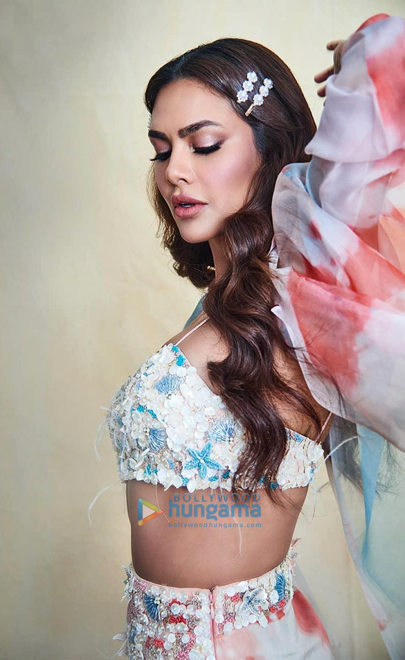 esha gupta 5 5