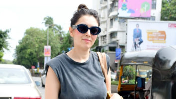Hansika Motwani rocks the casual look with ripped jeans