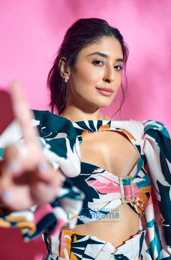 kritika kamra 6 2