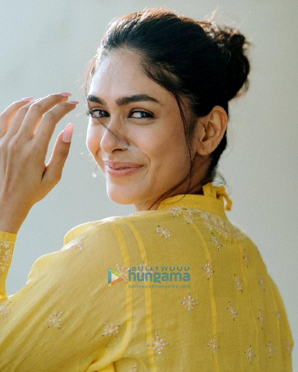 mrunal thakur 5 16