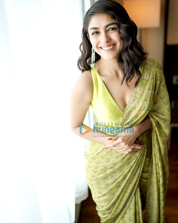 mrunal thakur 7 9