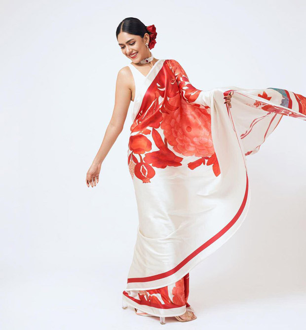 Mrunal Thakur exudes retro vibes in ivory saree worth Rs. 27K at Sita Ramam song launch 