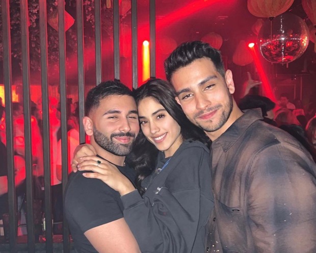 Nysa Devgn hangs out with Bawaal stars Varun Dhawan and Janhvi Kapoor in Amsterdam, see photos