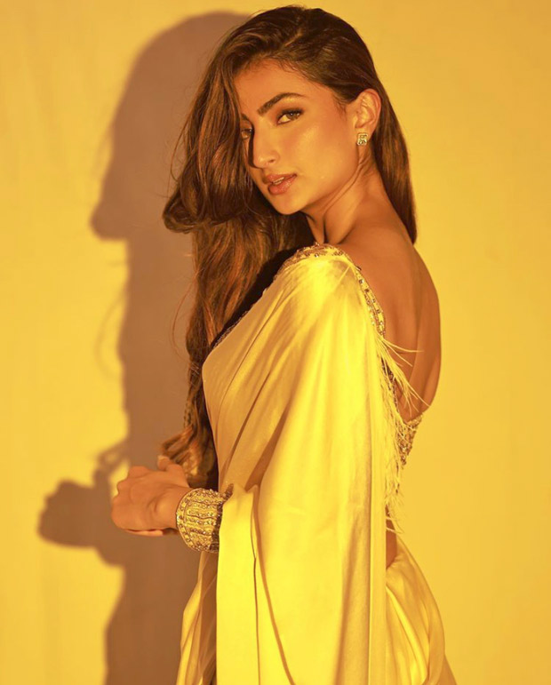 Palak Tiwari is a dazzling sight in yellow saree and golden embellished blouse in her latest photo-shoot Palak Tiwari is a dazzling sight in yellow saree and golden embellished blouse in her latest photo-shoot
