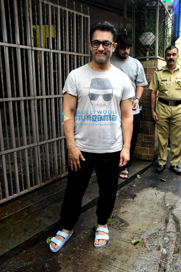 photos aamir khan snapped at a dubbing studio in bandra 2 6