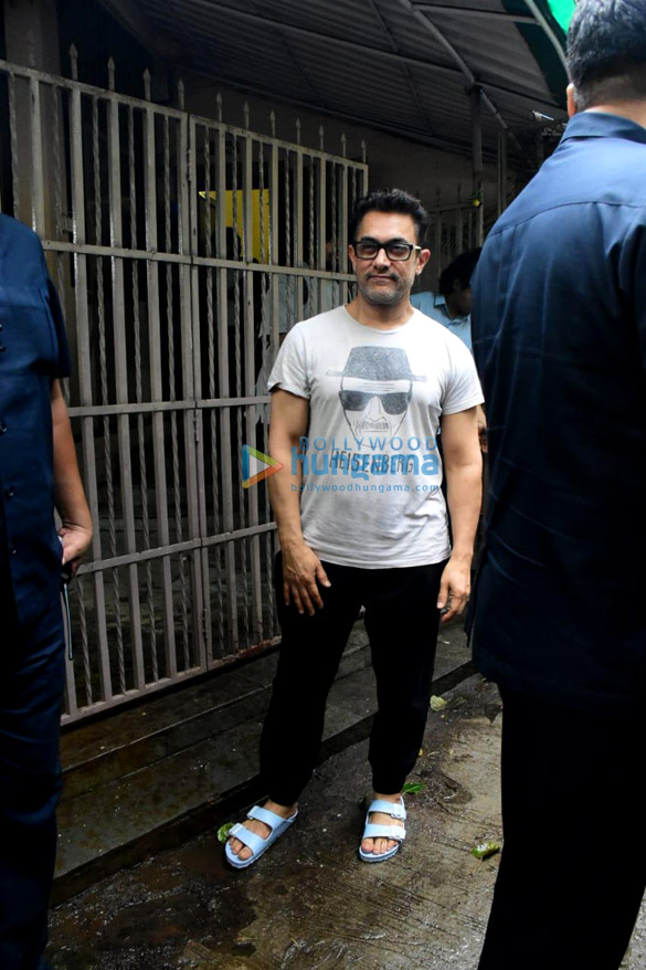 photos aamir khan snapped at a dubbing studio in bandra 3 6