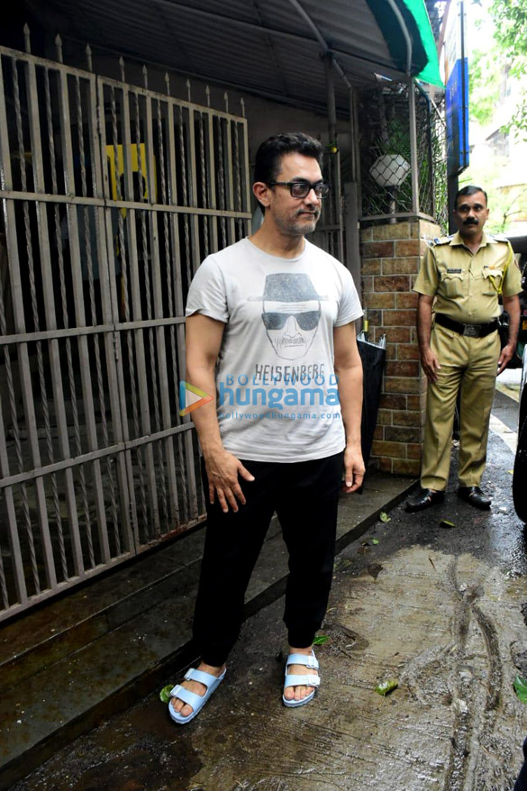 photos aamir khan snapped at a dubbing studio in bandra 4 6