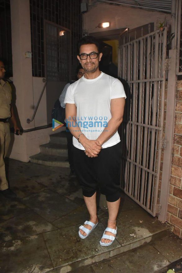 photos aamir khan snapped at a dubbing studio in bandra 5 4