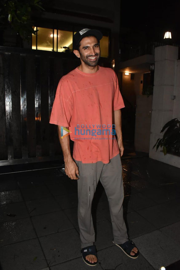 photos aditya roy kapur at a cilnic in bandra 1