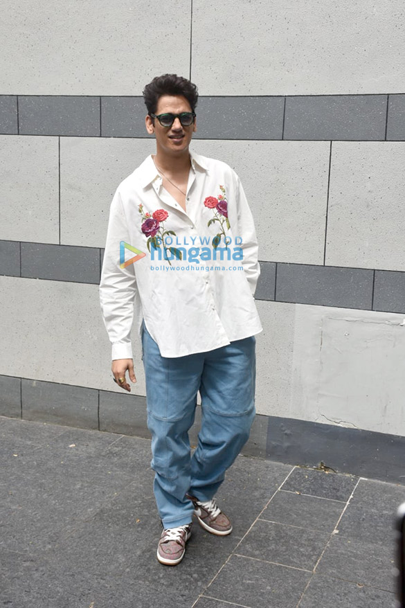 photos alia bhatt and vijay varma snapped promoting their film darlings 3