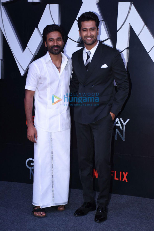 photos dhanush the russo brothers and other celebs attend the premiere of the gray man 77 5