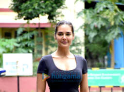 Photos: Esha Gupta spotted outside the gym in Bandra