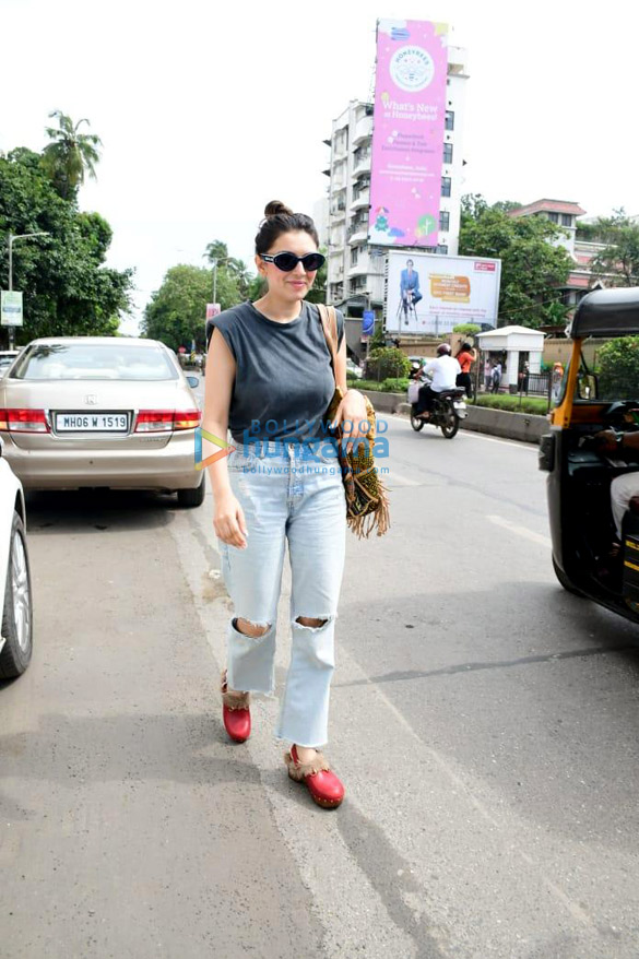 photos hansika motwani snapped in juhu 2