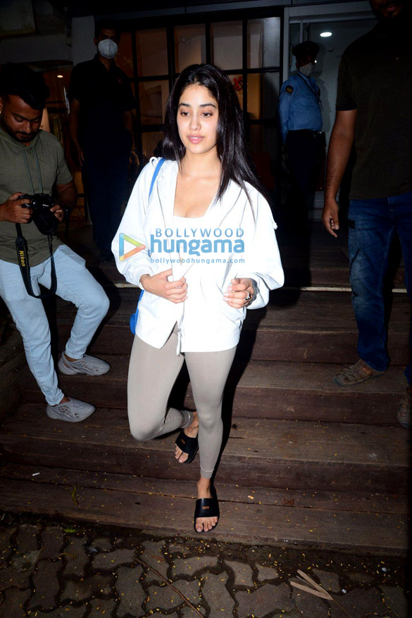 Photos Janhvi Kapoor spotted at a gym in Bandra (4)