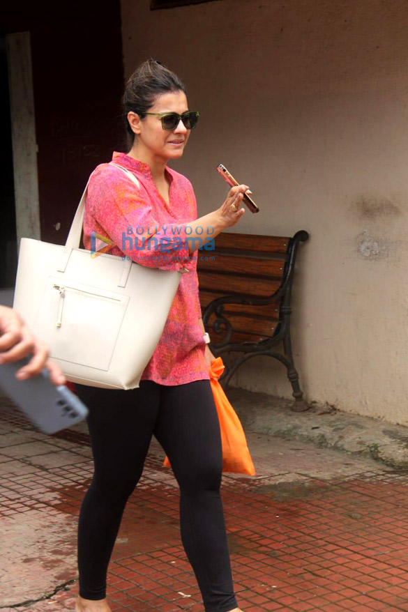photos kajol snapped at pilates studio in santacruz 4