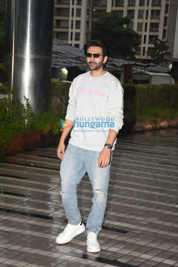 photos kartik aaryan snapped posing near his lamborghini urus 1