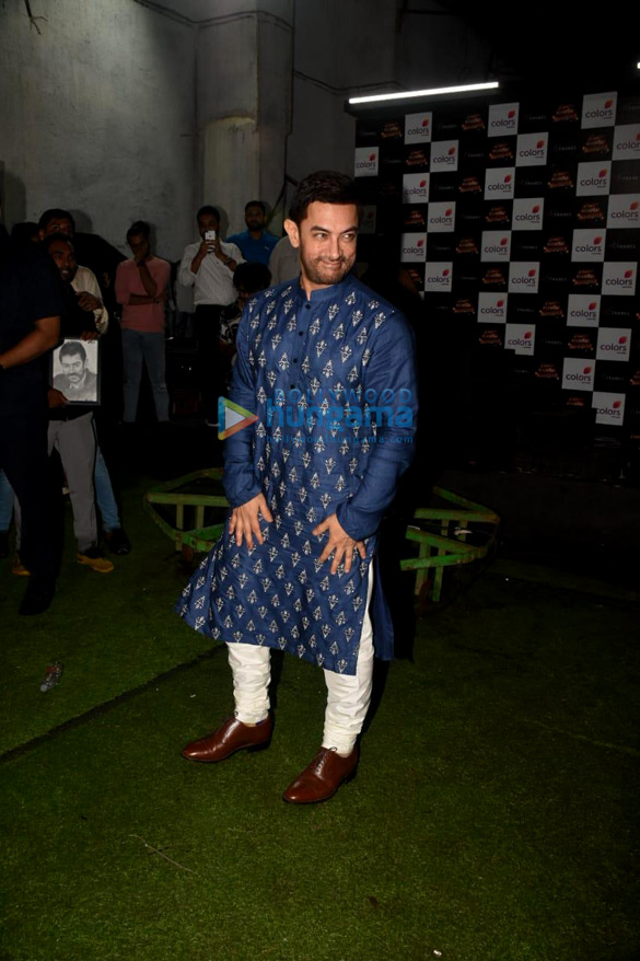 photos laal singh chaddha star aamir khan and neetu singh snapped on the sets of dance deewane juniors 1